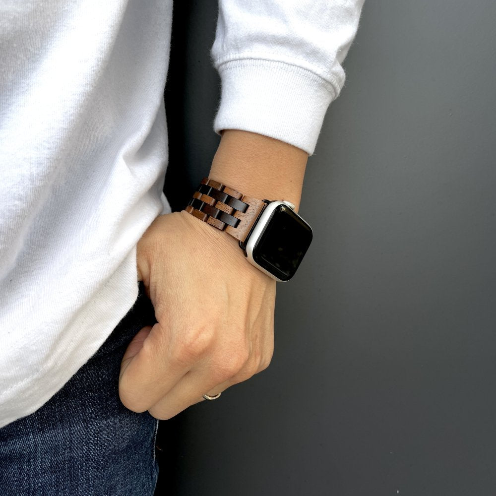 クルミとサンダルウッドのアップルウォッチバンド