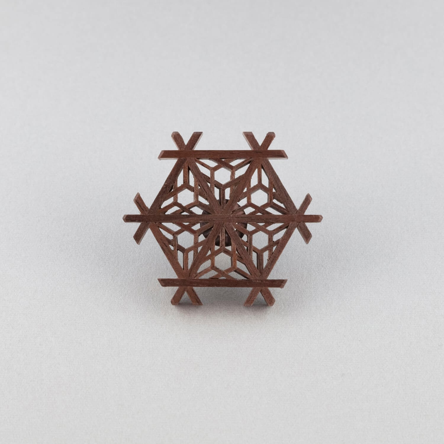 Sakura 組子細工のブローチ:八重桜亀甲