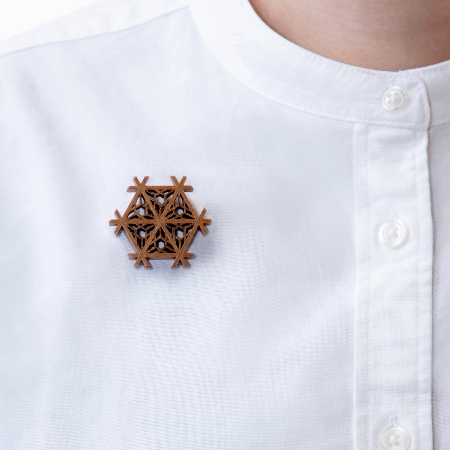 Sakura 組子細工のブローチ:八重桜亀甲