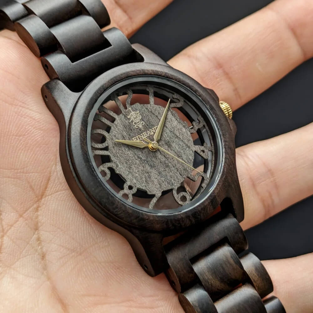 スケルトン仕様 サンダルウッドの木製腕時計 40mm 男性向け Freiheit Sandalwood