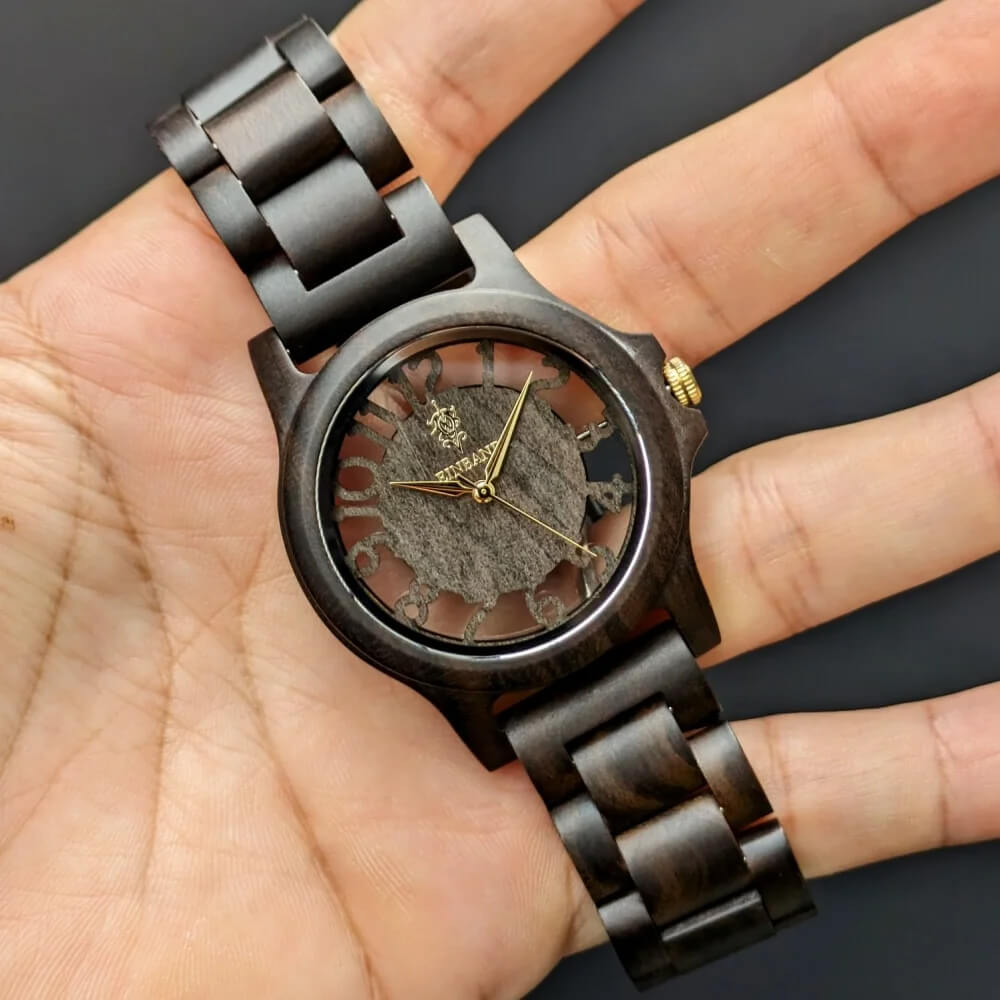 スケルトン仕様 サンダルウッドの木製腕時計 40mm 男性向け Freiheit Sandalwood