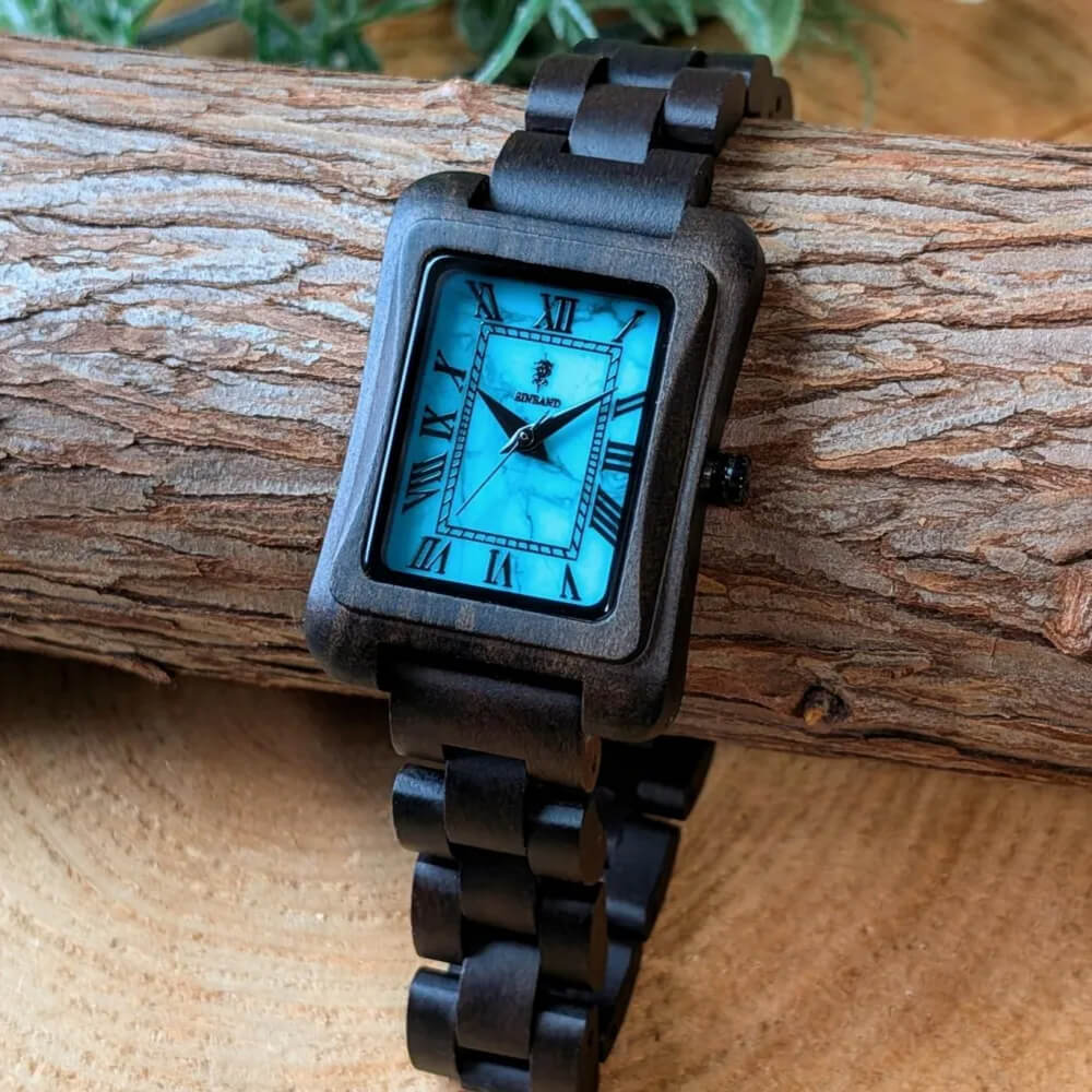 スクエア木製腕時計 ターコイズ文字盤 36×26mm 女性向け Licht Sandalwood