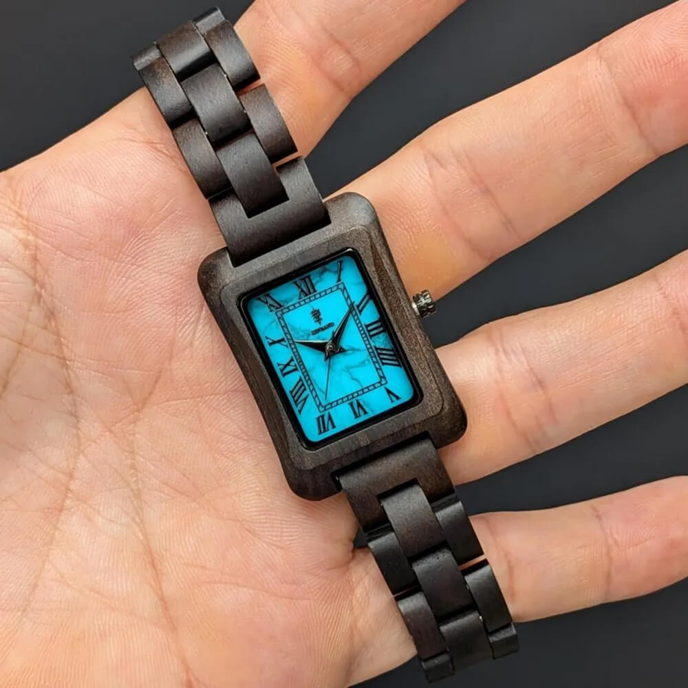 スクエア木製腕時計 ターコイズ文字盤 36×26mm 女性向け Licht Sandalwood