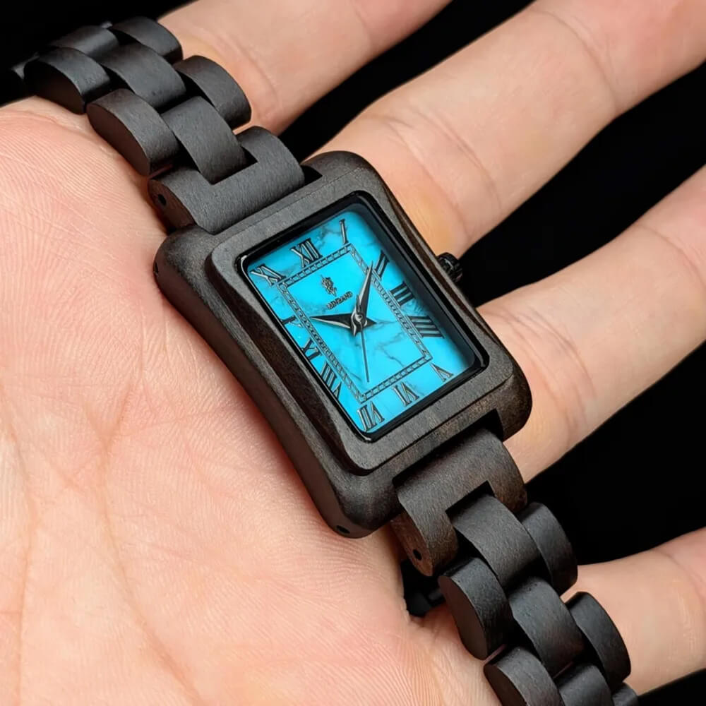 スクエア木製腕時計 ターコイズ文字盤 36×26mm 女性向け Licht Sandalwood