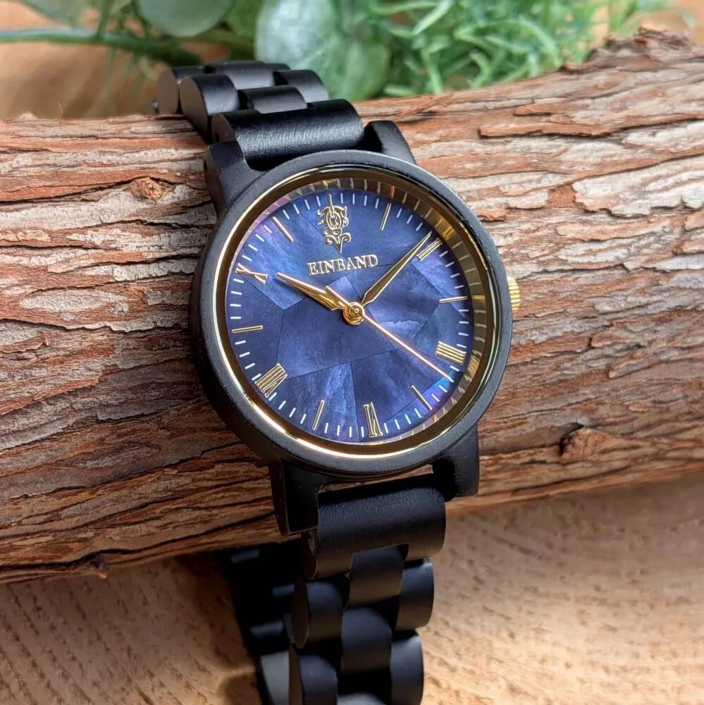 ネイビーブルーマザーオブパールとサンダルウッドの木製腕時計 32mm 女性向け Reise