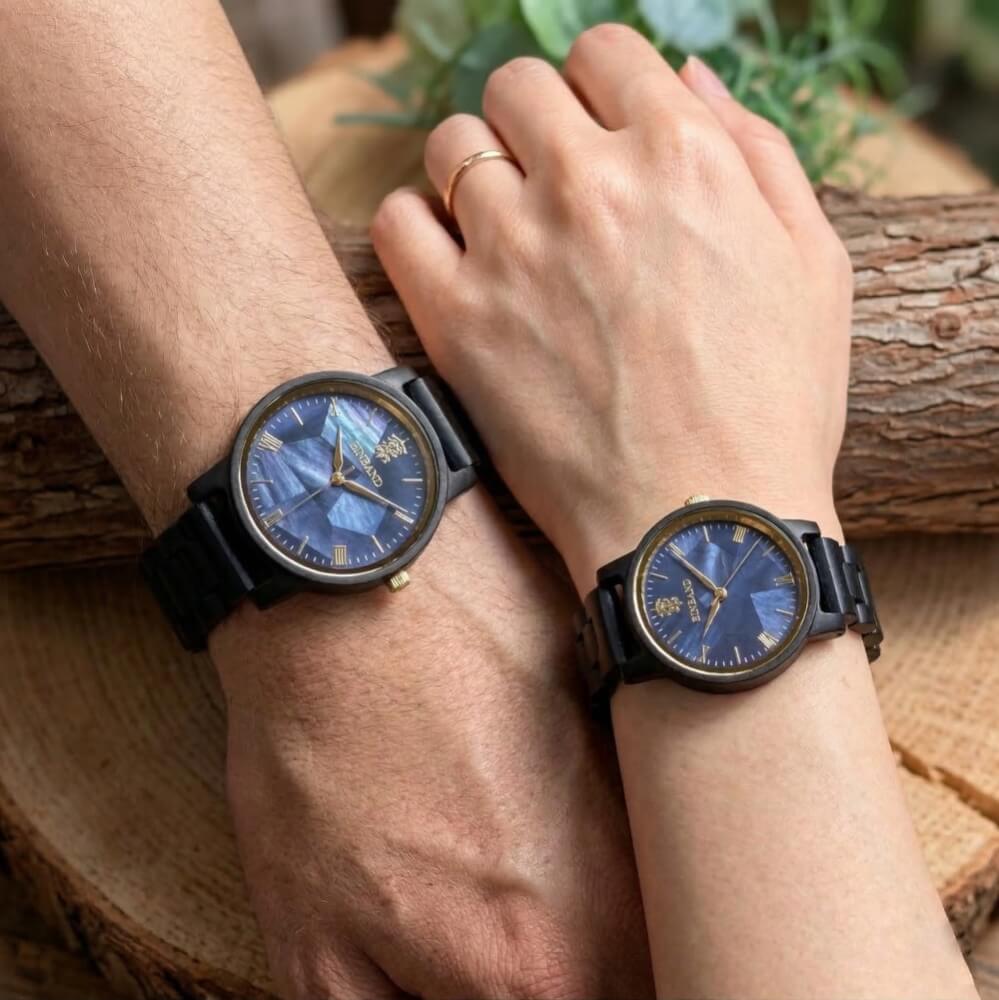 ネイビーブルーマザーオブパールとサンダルウッドの木製腕時計 32mm 女性向け Reise