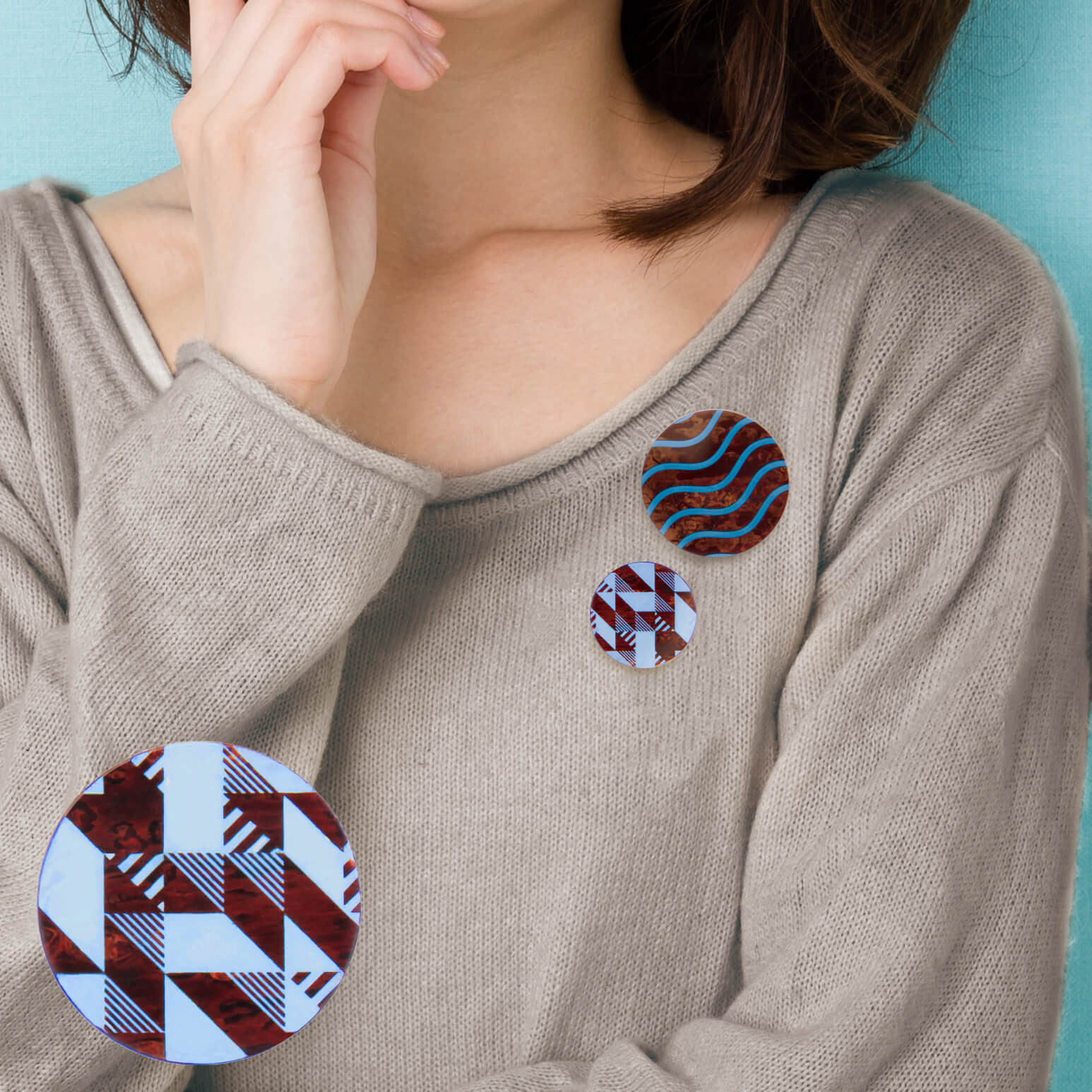 KAVERS 鱗紋(白藍) 秋田の伝統工芸 樺細工のブローチ