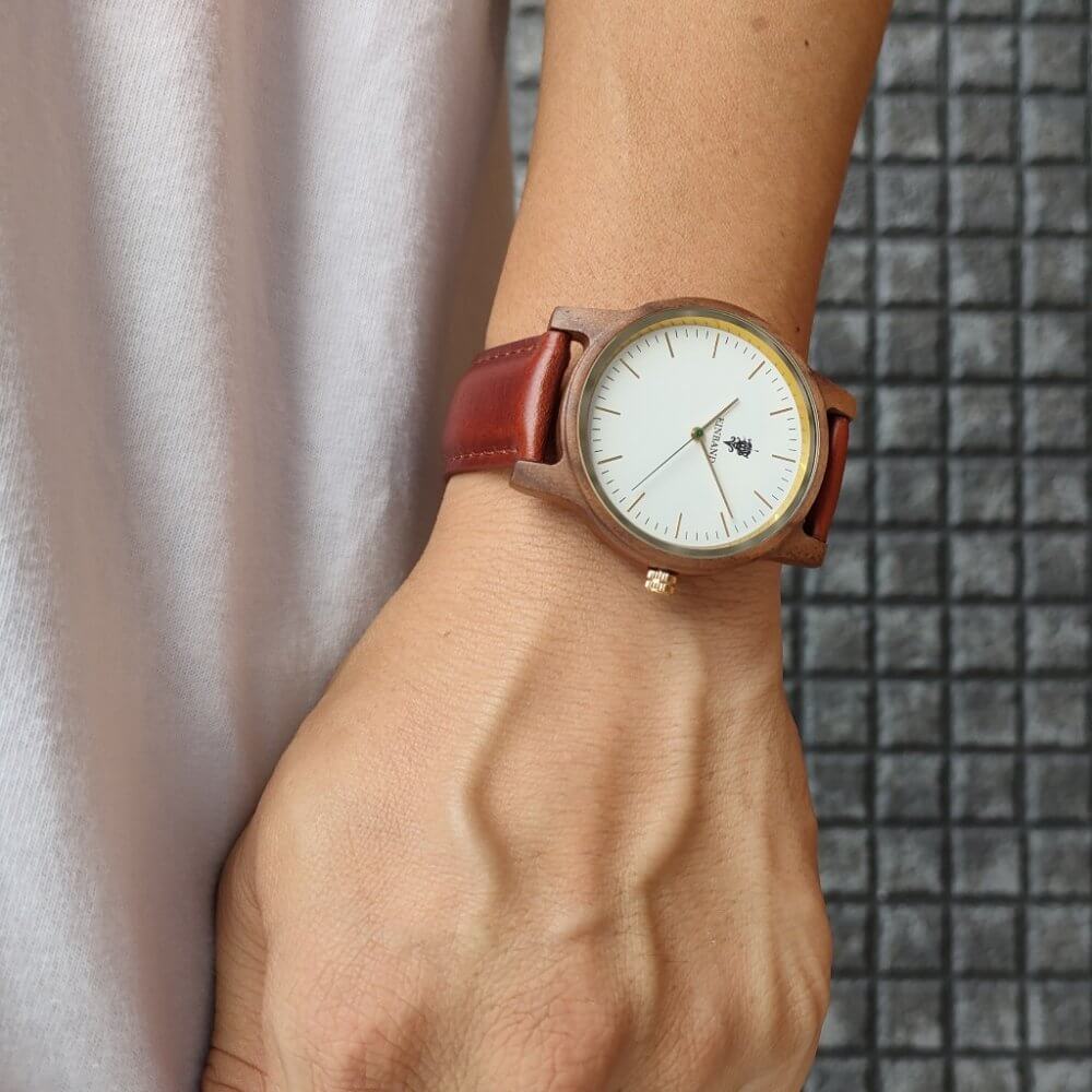 クルミの木製腕時計 40mm 男性向け Glanz WHITE 本革レザーベルト ブラウン 茶