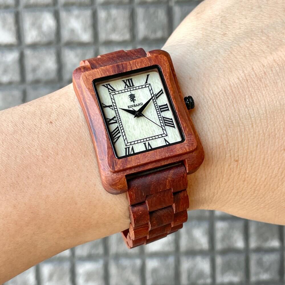 スクエア木製腕時計 44×34mm 男性向け Licht Red sandalwood