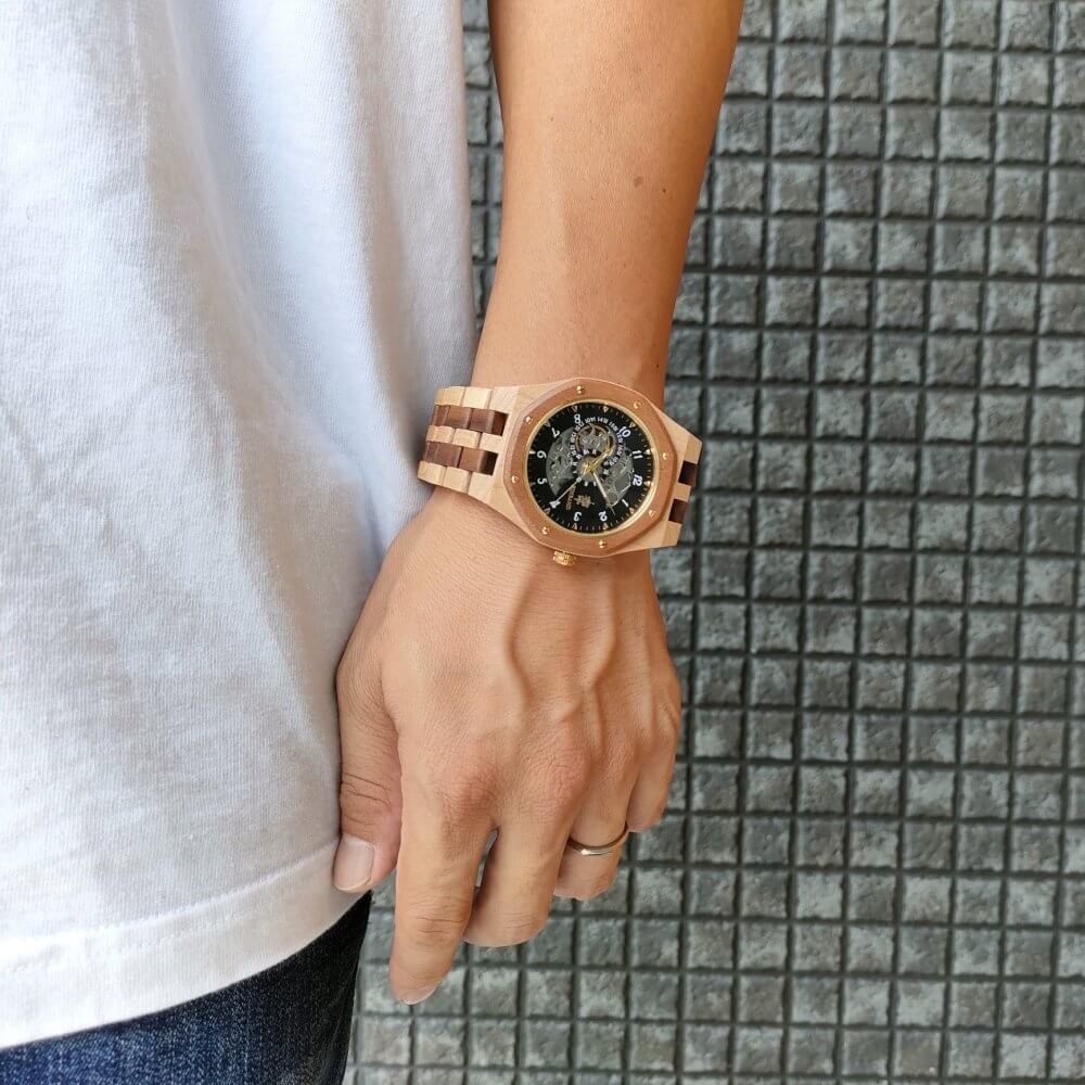 自動巻き木製腕時計 ブラック文字盤 46mm 男性向け Meteor Walnut & Maple wood