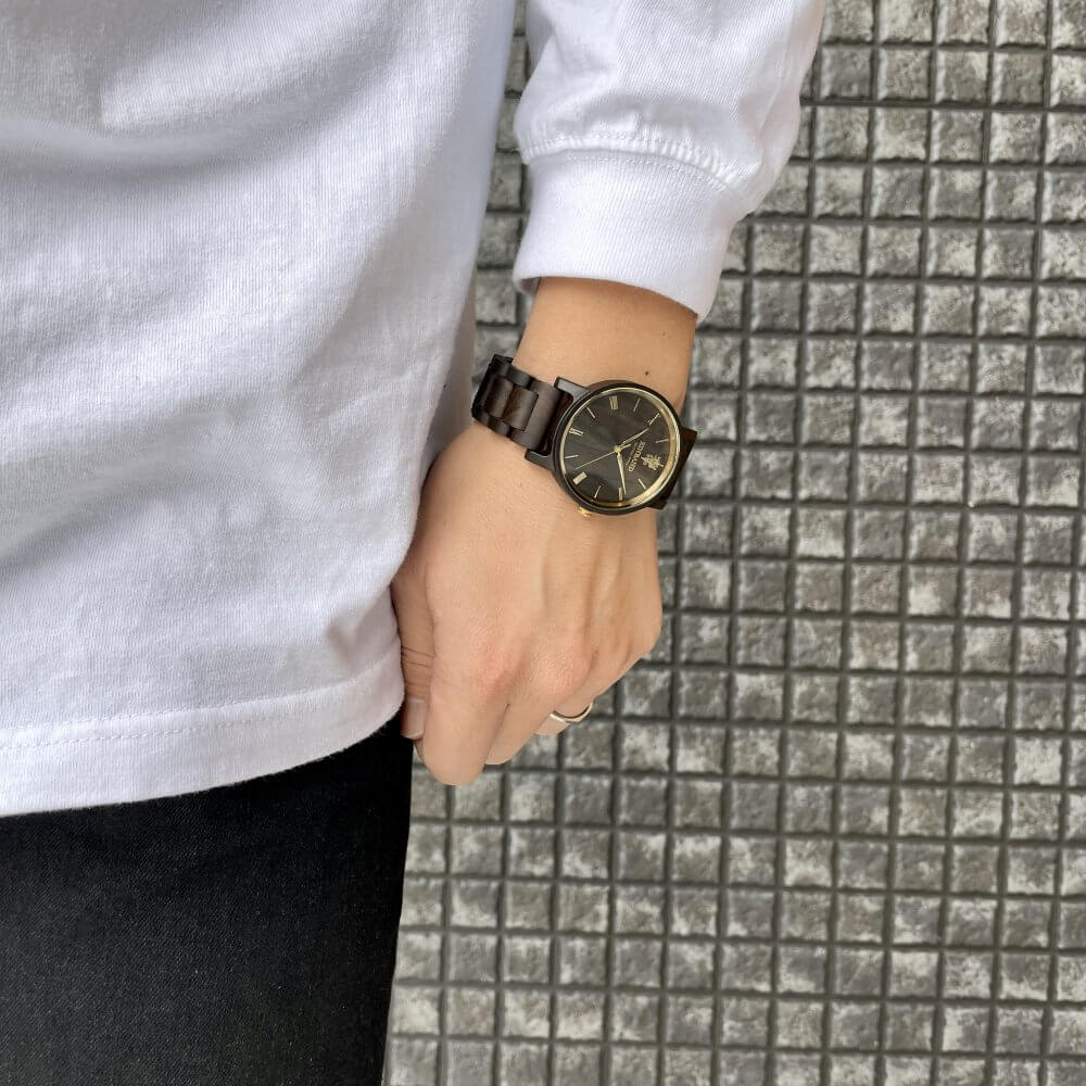 サンダルウッドの木製腕時計 40mm 男性向け Reise SandalWood & Gold