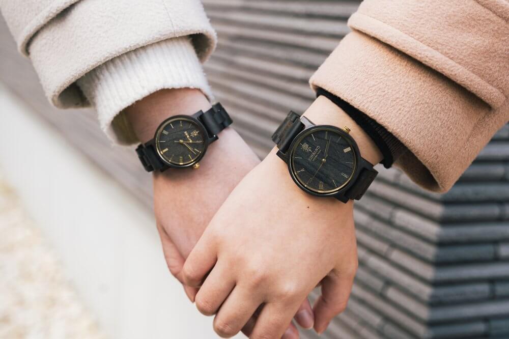 サンダルウッドの木製腕時計 32mm 女性向け Reise SandalWood & Gold