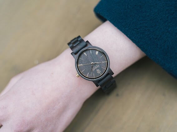 サンダルウッドの木製腕時計 32mm 女性向け Reise SandalWood & Gold