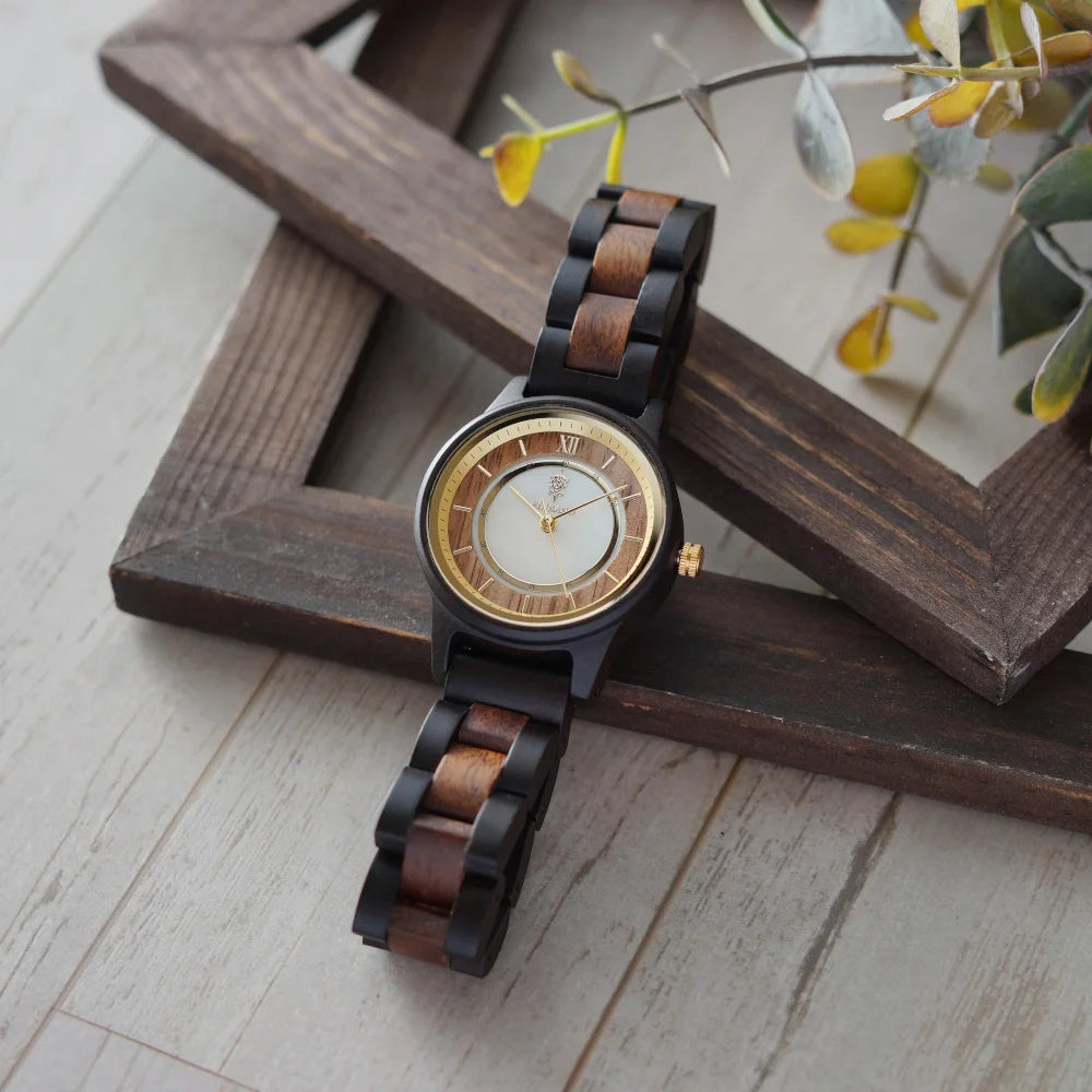 マザーオブパールとエボニー＆クルミの木製腕時計 32mm 女性向け Anmut