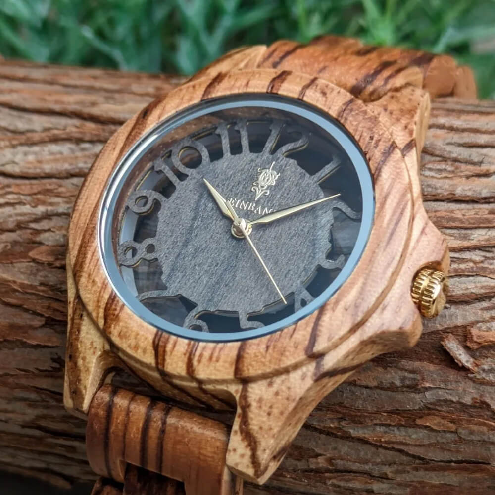 スケルトン仕様 ゼブラウッドの木製腕時計 サンダルウッド文字盤 34mm 女性向け Freiheit Zebrawood