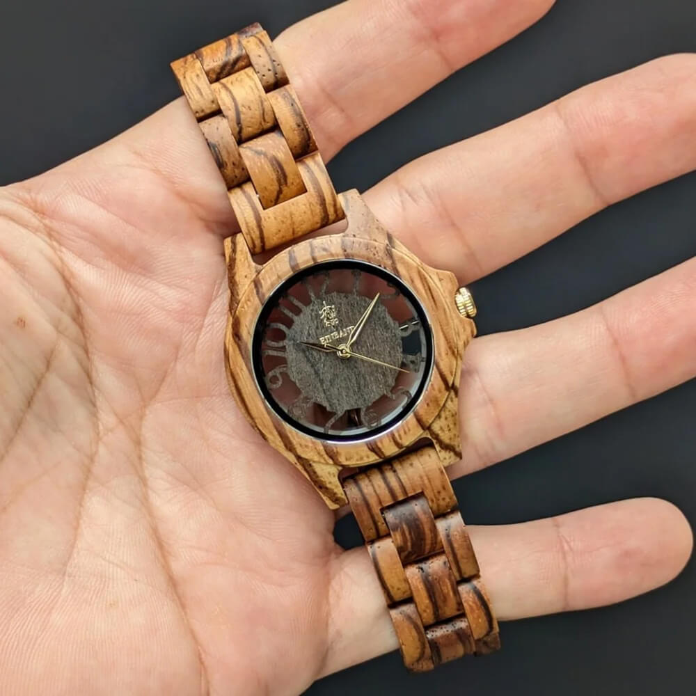 スケルトン仕様 ゼブラウッドの木製腕時計 サンダルウッド文字盤 34mm 女性向け Freiheit Zebrawood