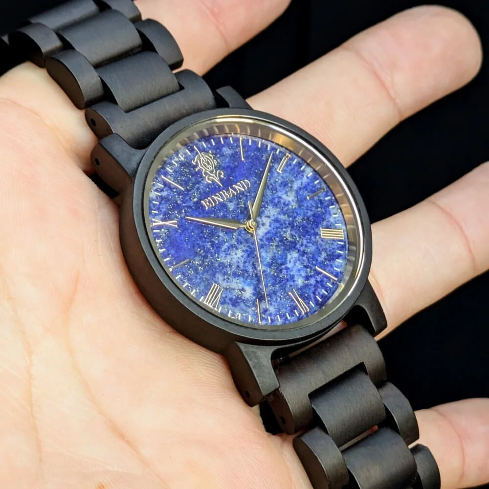 ラピスラズリとサンダルウッドの木製腕時計 40mm 男性向け Reise