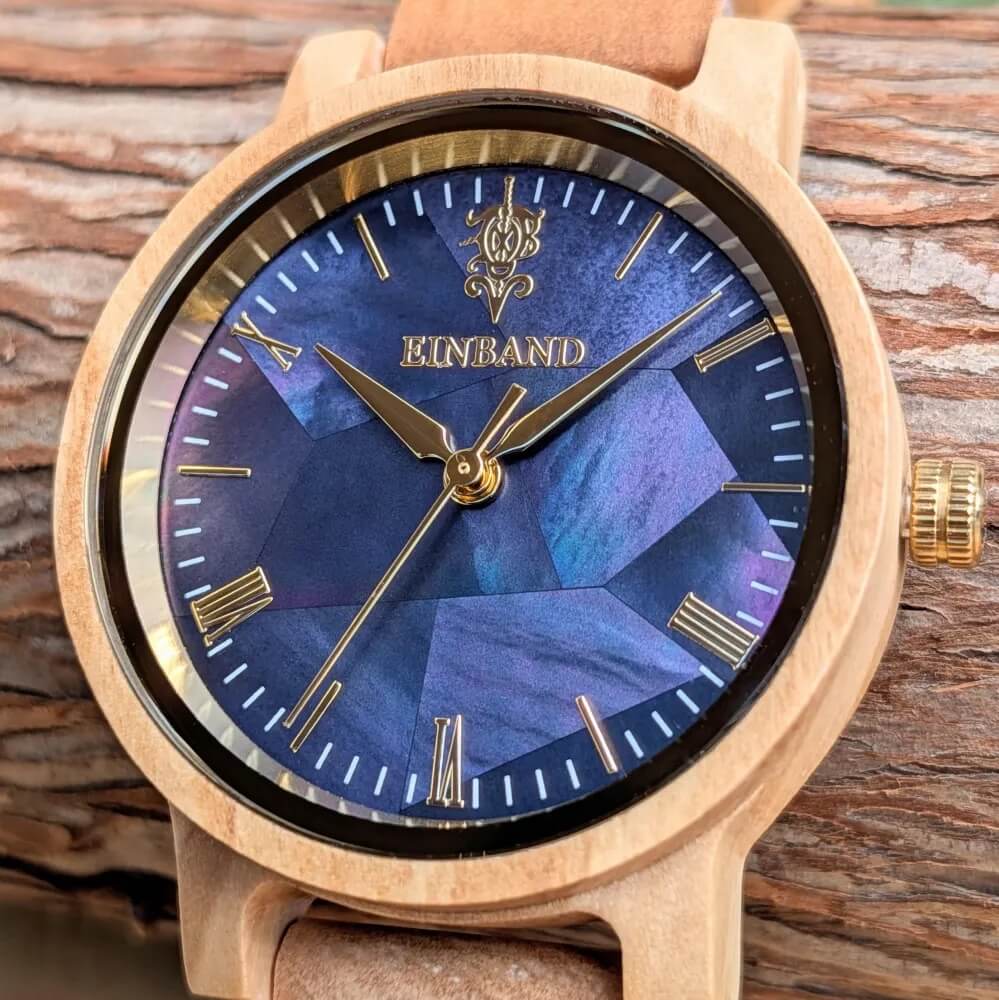 ネイビーブルーマザーオブパールとオリーブの木製腕時計 32mm 女性向け Reise