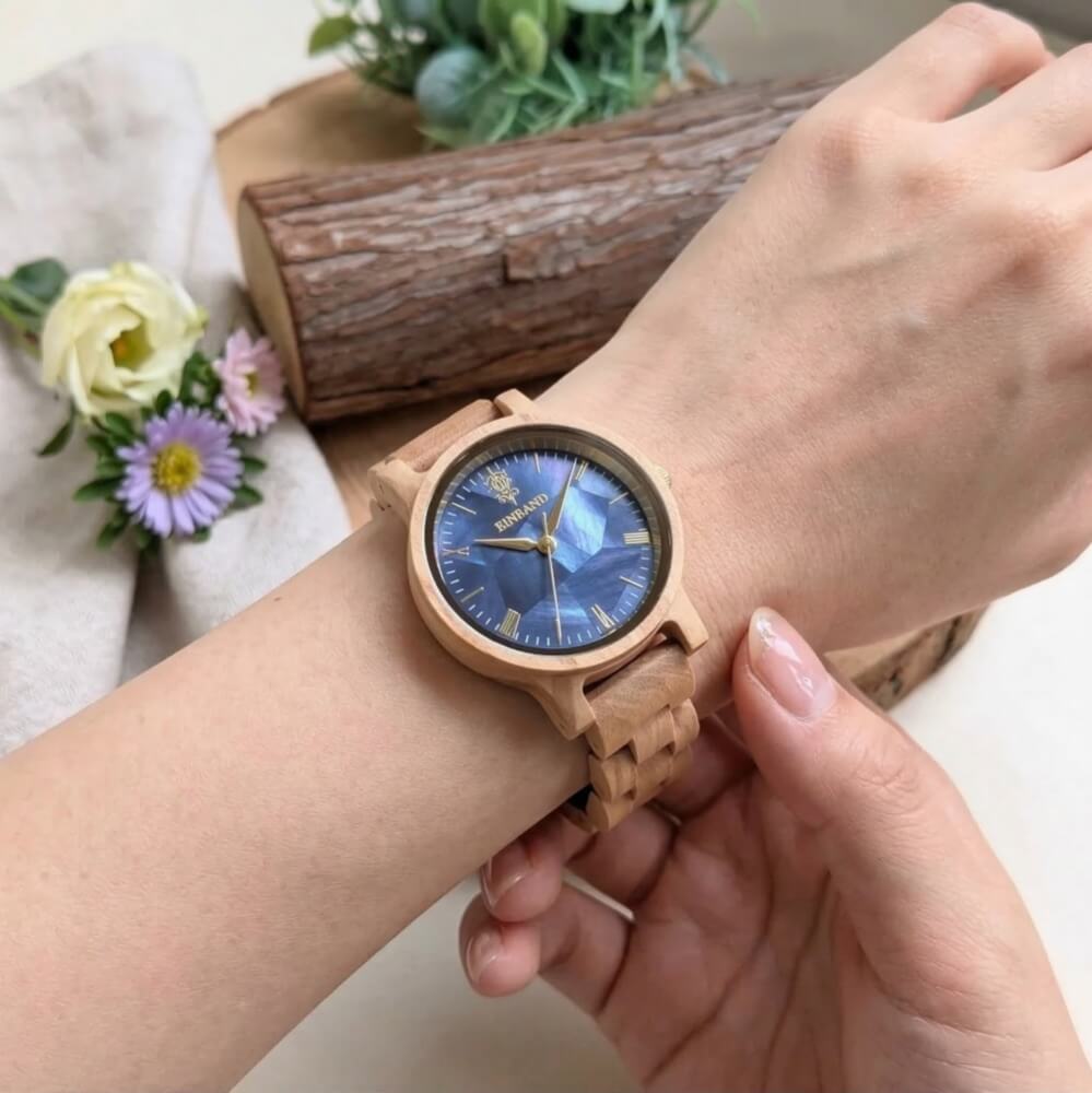 ネイビーブルーマザーオブパールとオリーブの木製腕時計 32mm 女性向け Reise