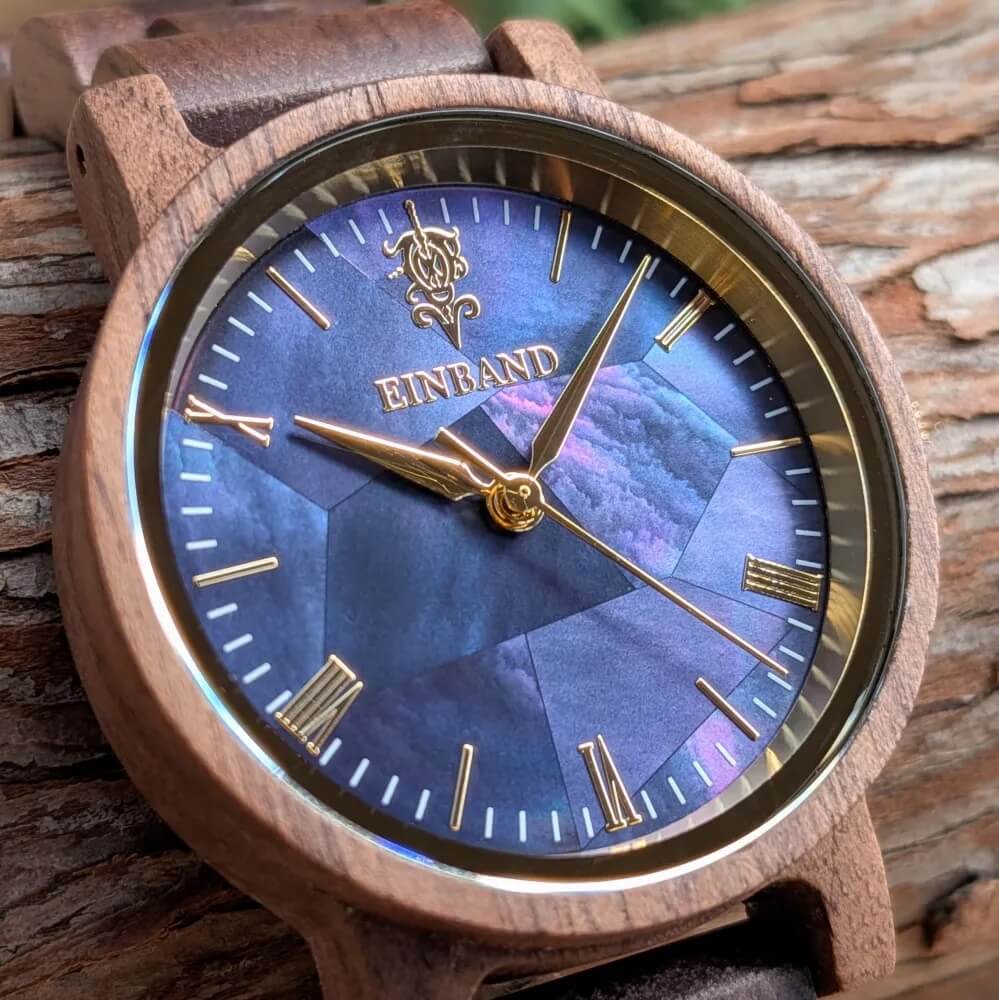 ネイビーブルーマザーオブパールとクルミの木製腕時計 32mm 女性向け Reise 